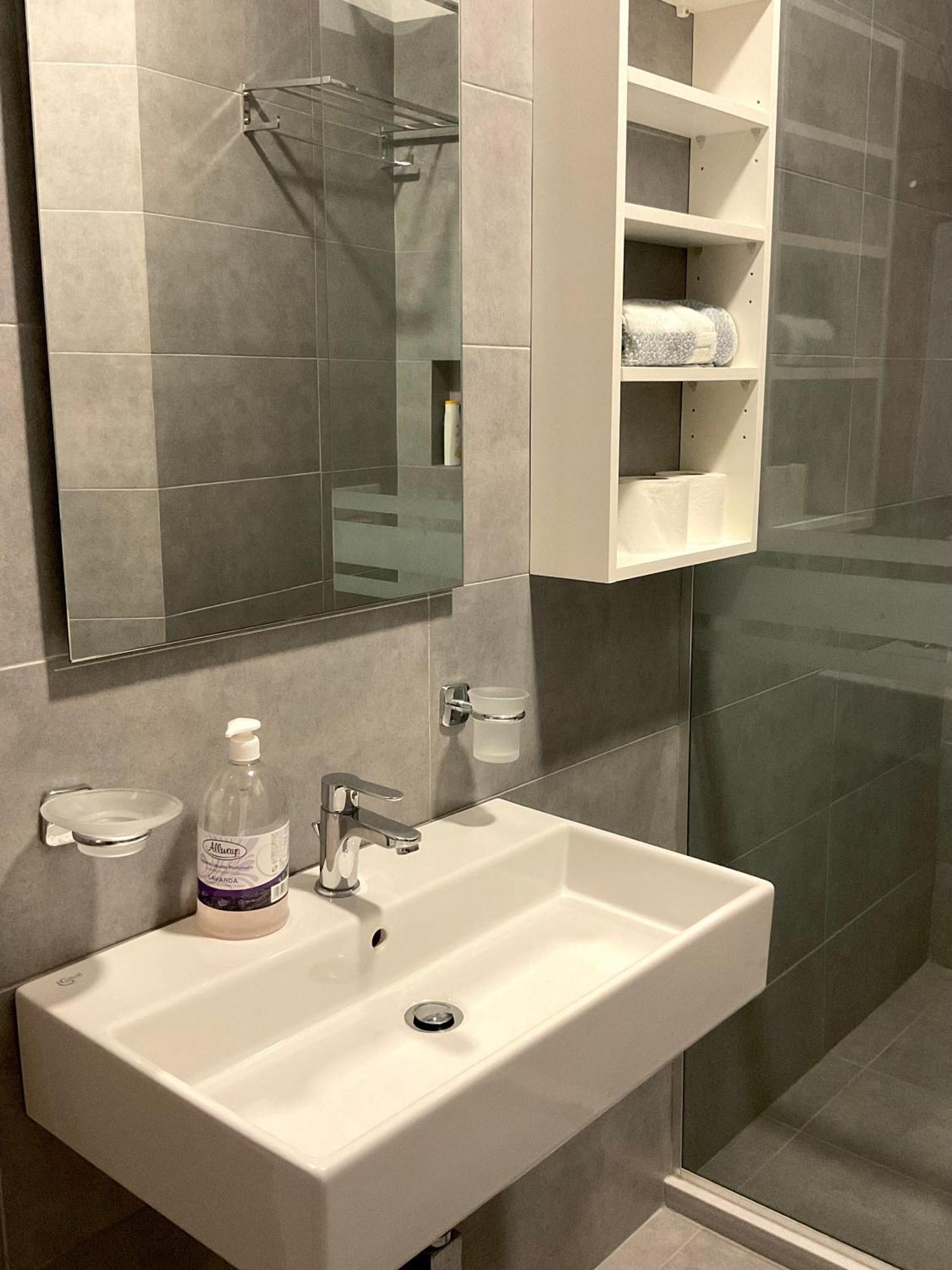 Mojito Beach Apartments With Free Parking Sarandë Zimmer foto