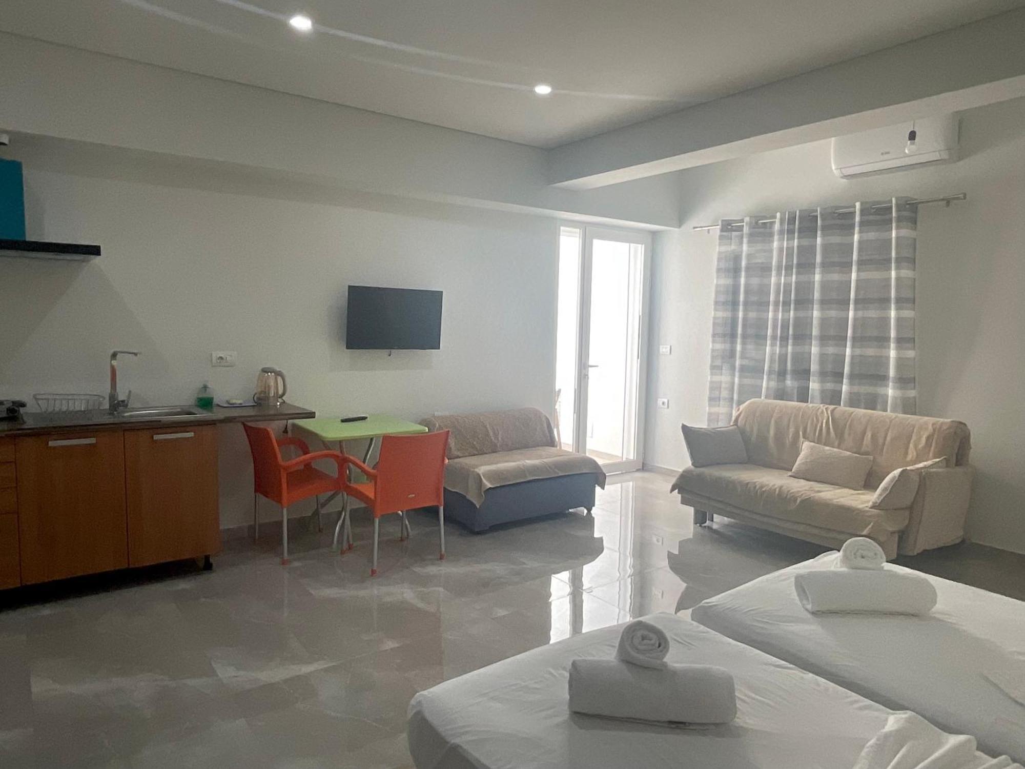Mojito Beach Apartments With Free Parking Sarandë Zimmer foto